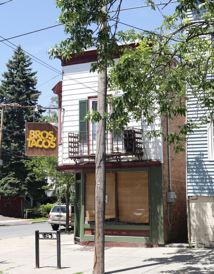 319 Ontario St, Albany, NY 12208