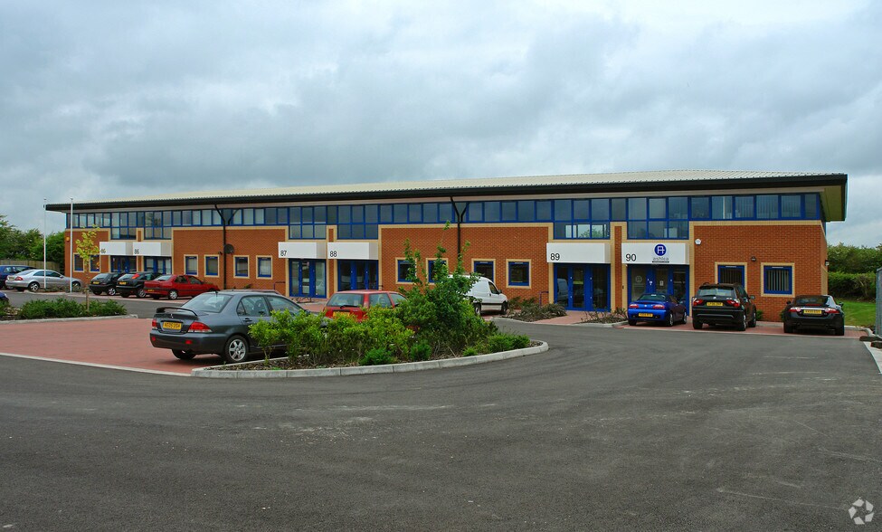 90 Majors Rd, Swindon for sale - Primary Photo - Image 1 of 1