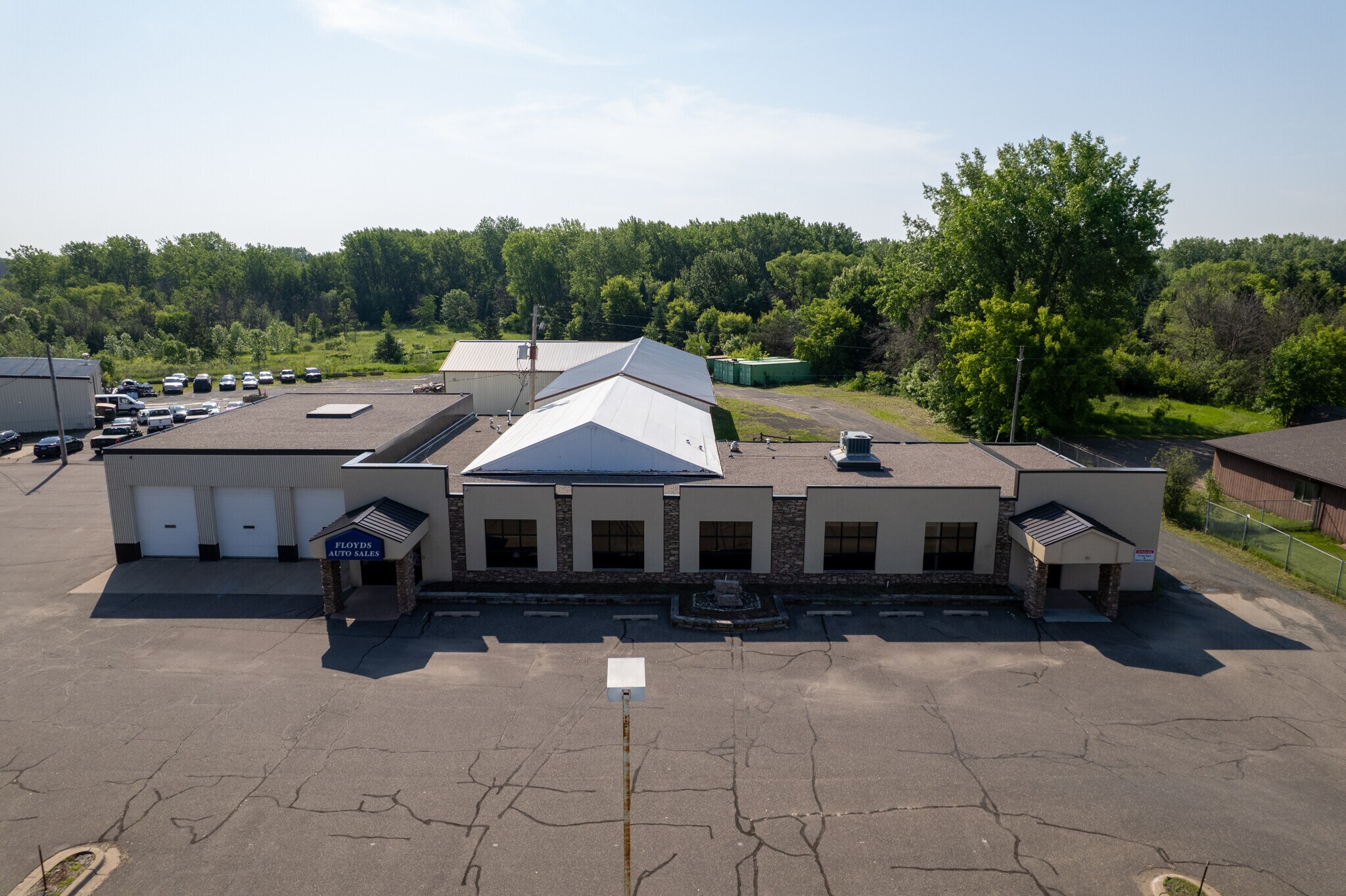 6671 Lake Blvd, Wyoming, MN for lease Building Photo- Image 1 of 9