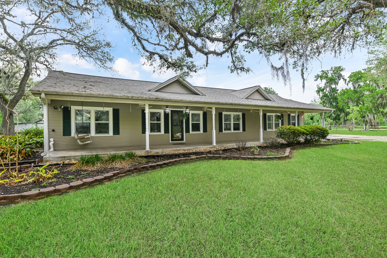 19134 Lazy Ln, Sweeny, TX 77480