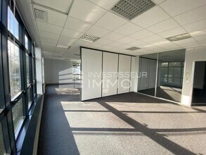Flex in Les Ulis for lease Interior Photo- Image 2 of 2