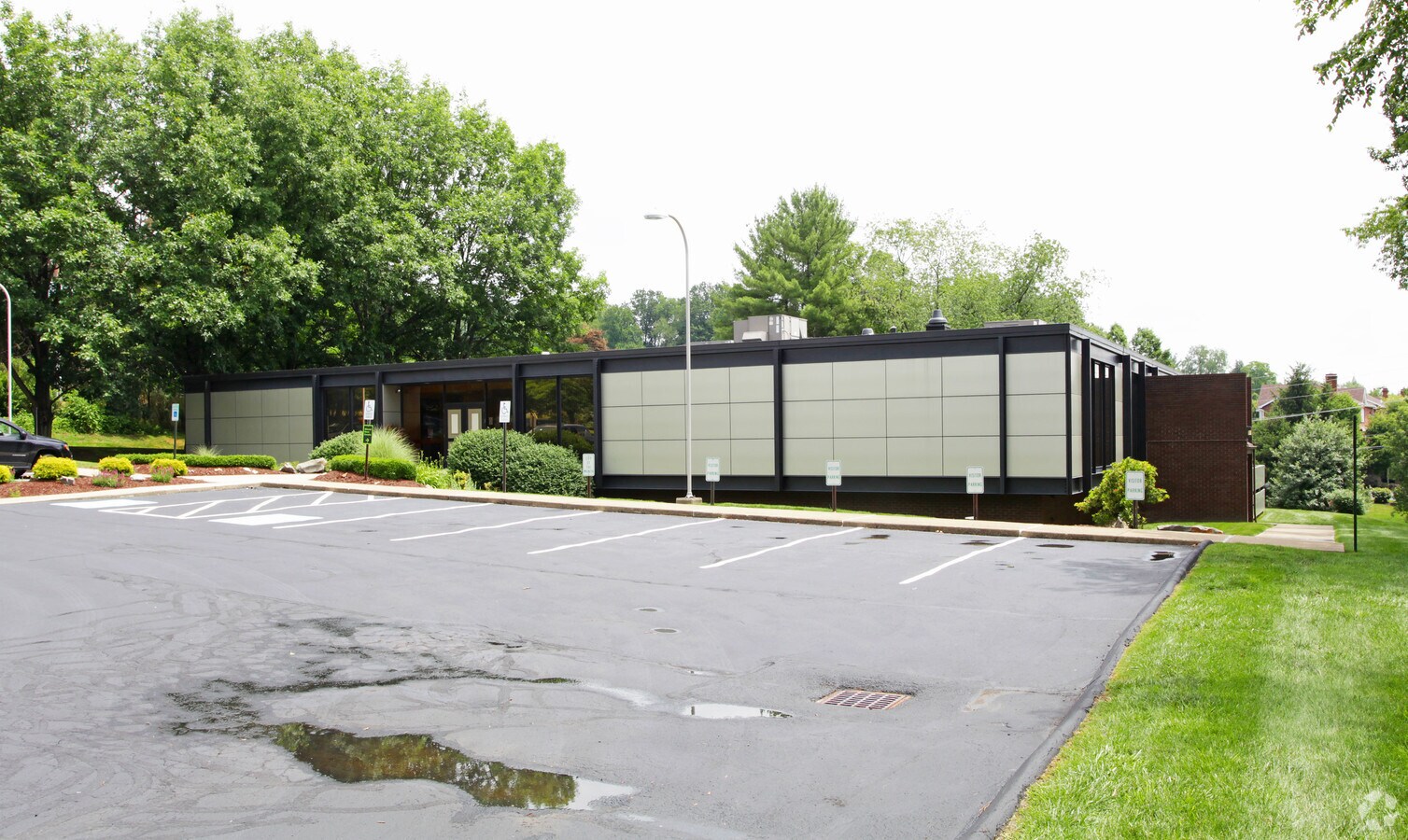 395 Valley Brook Rd, Mcmurray, PA 15317