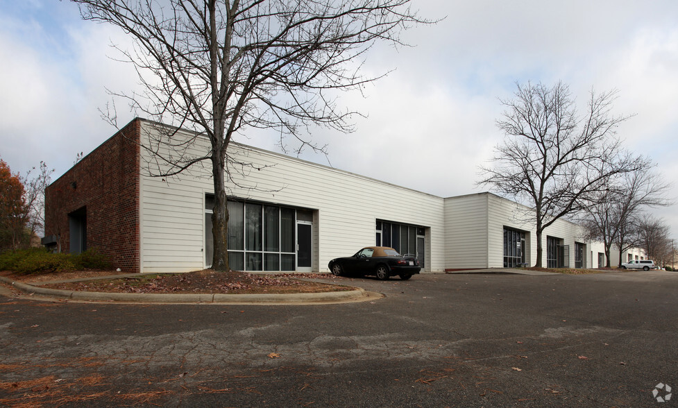 200 Powell Dr, Raleigh, NC for lease - Primary Photo - Image 1 of 3