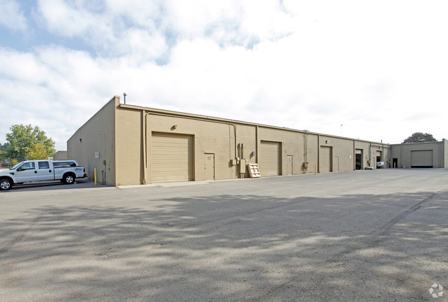 2275 N Opdyke Rd, Auburn Hills, MI for lease - Building Photo - Image 2 of 8