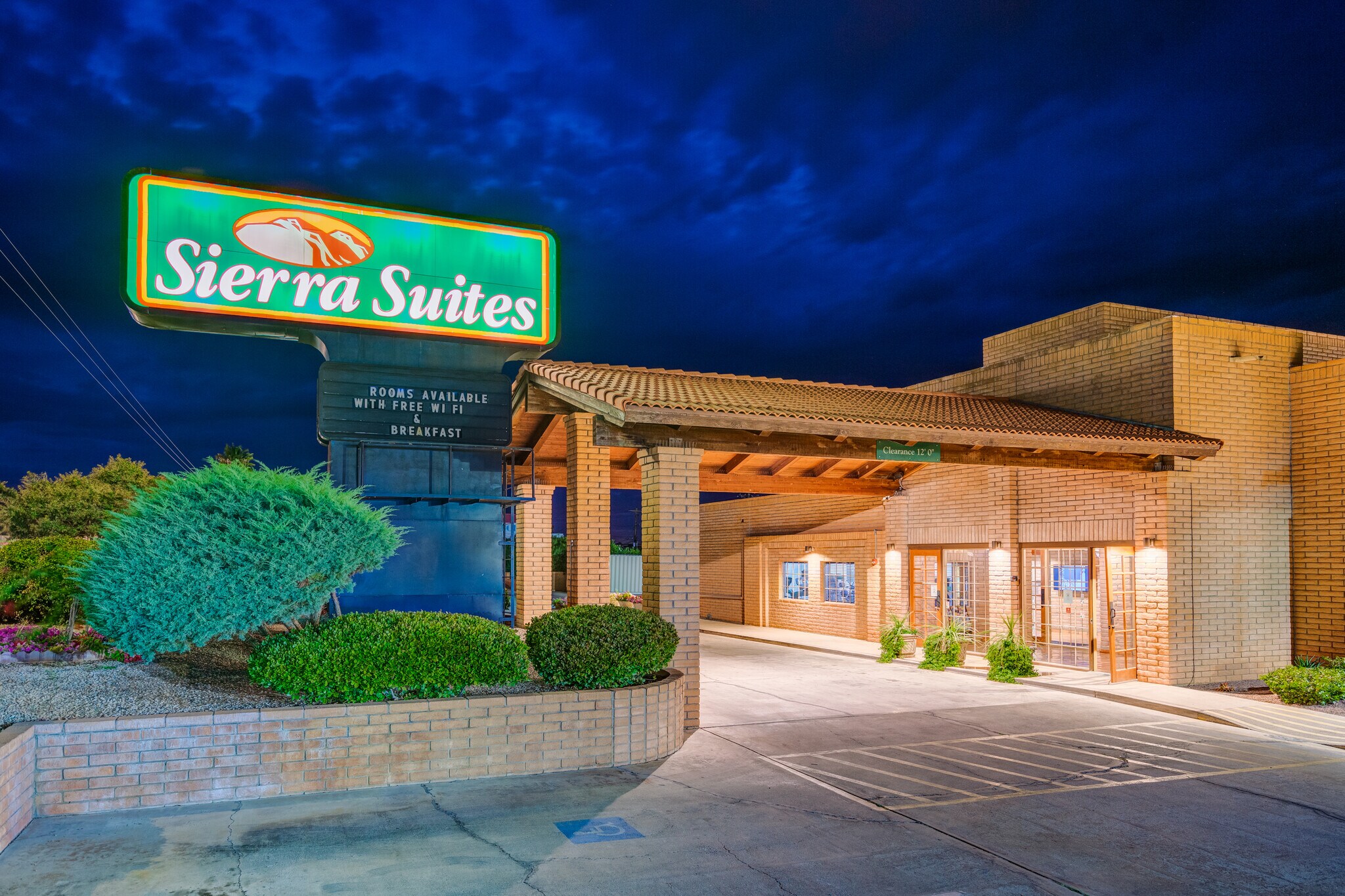 391 Fry Blvd, Sierra Vista, AZ for sale Primary Photo- Image 1 of 1