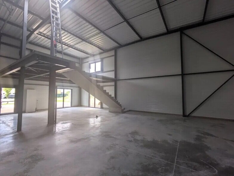 Flex in Chemaudin for lease - Building Photo - Image 1 of 14