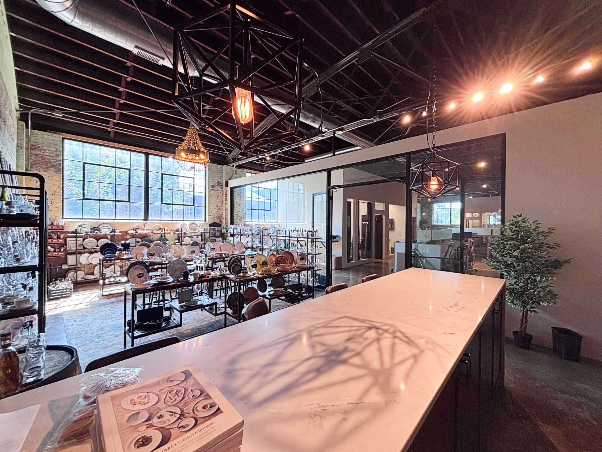 1086 N 4th St, Columbus, OH for lease Interior Photo- Image 1 of 4