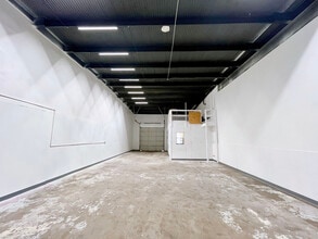 2131-2163 Corzine Dr, Arlington, TX for lease Interior Photo- Image 2 of 3