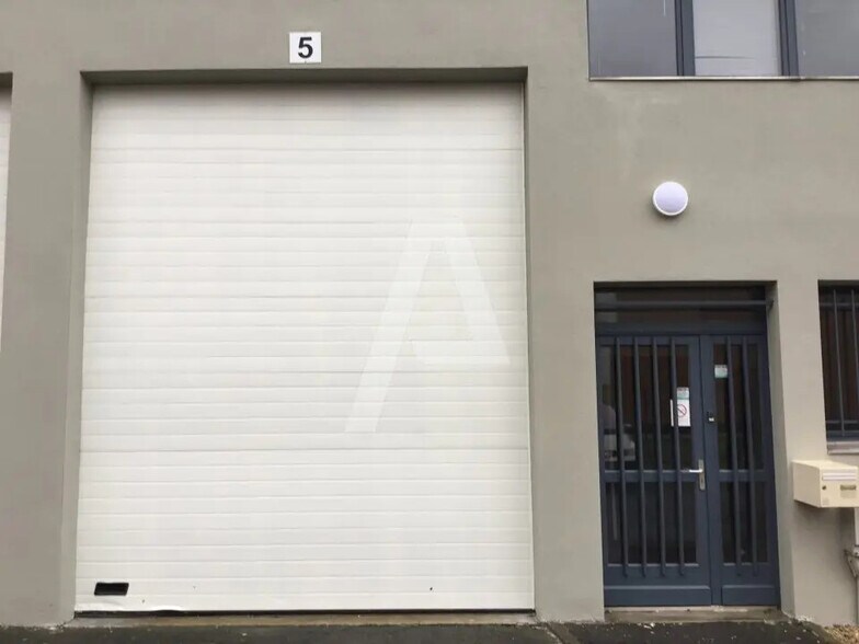 Flex in Émerainville for lease - Building Photo - Image 3 of 5