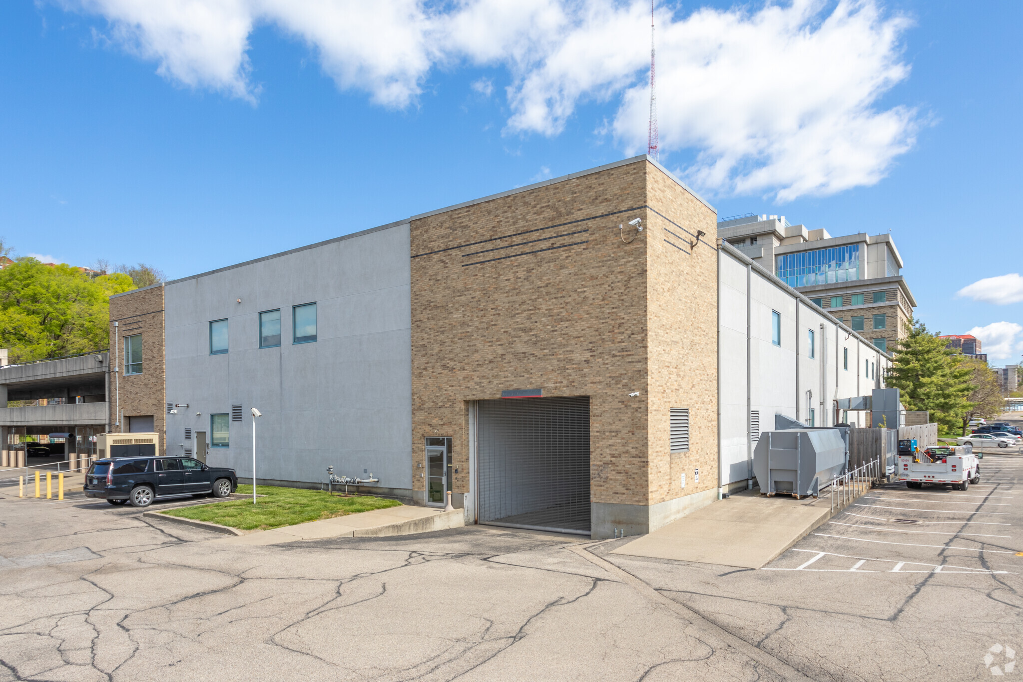 615 Elsinore Pl, Cincinnati, OH for sale Building Photo- Image 1 of 1