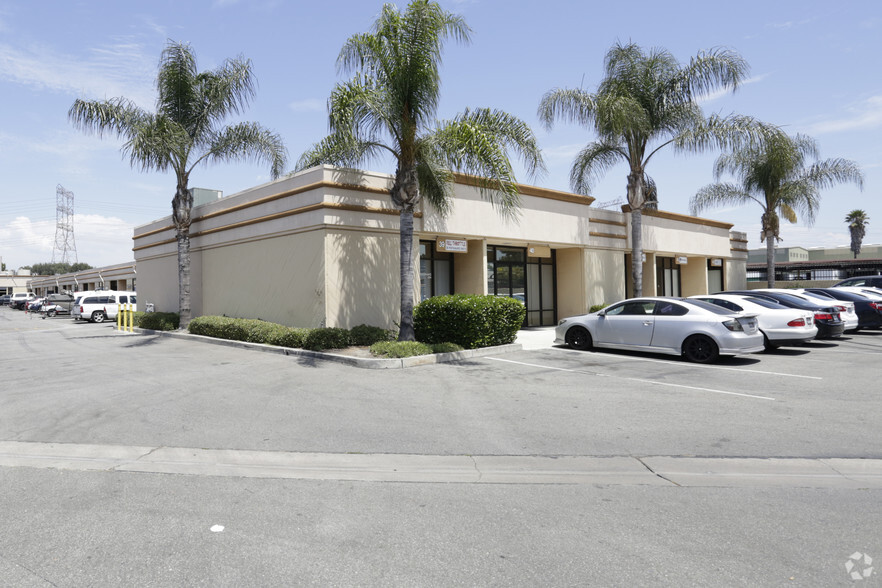 7625 E Rosecrans Ave, Paramount, CA for lease - Primary Photo - Image 1 of 5