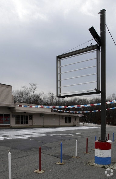 225 Cowesett Ave, West Warwick, RI for lease - Building Photo - Image 2 of 5