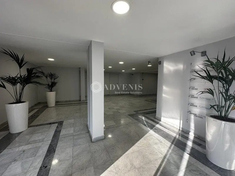 Office in Saint-Germain-en-Laye for lease Lobby- Image 1 of 5