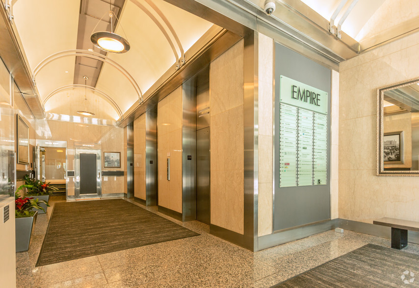 10080 Jasper Ave NW, Edmonton, AB for lease - Lobby - Image 2 of 7