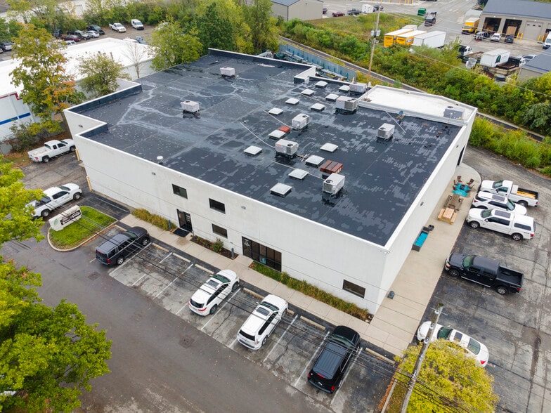 8035 Craig St, Indianapolis, IN for lease - Building Photo - Image 3 of 9