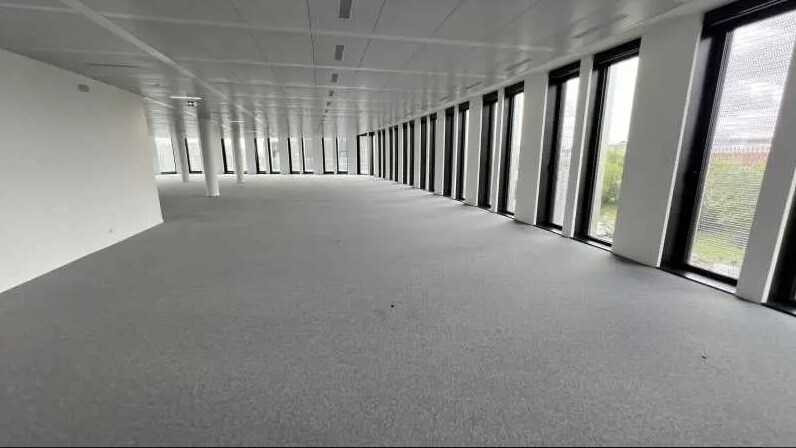 Office in Paris for lease Interior Photo- Image 1 of 6