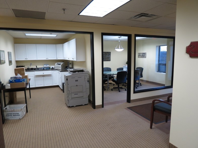 318 320 Bear Hill Rd Waltham Ma 02451 Property For Lease On
