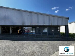 Retail in Senlis for lease Building Photo- Image 2 of 2