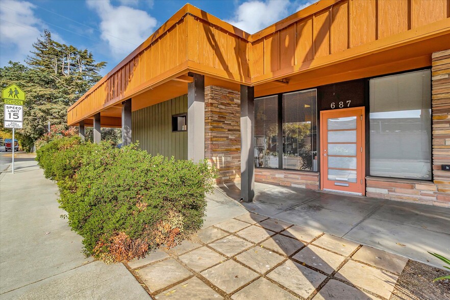 687 Bay Rd, Menlo Park, CA for sale - Building Photo - Image 1 of 1