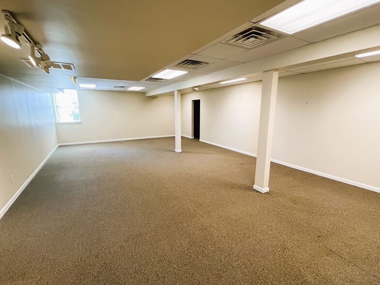 206 N Central Ave, Eureka, MO for lease - Interior Photo - Image 2 of 9