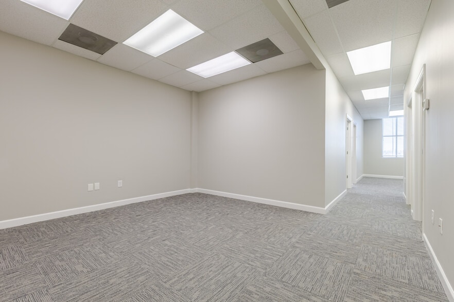 100 Stone Village Dr, Fort Mill, SC for lease - Interior Photo - Image 2 of 15