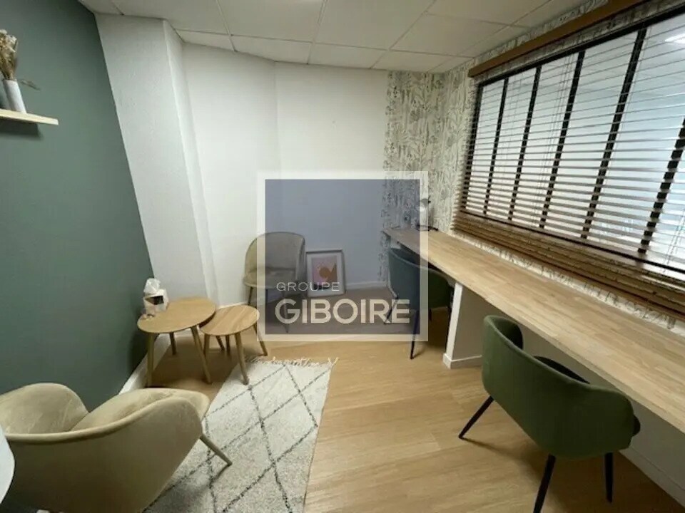 Office in Rennes for sale Interior Photo- Image 1 of 4