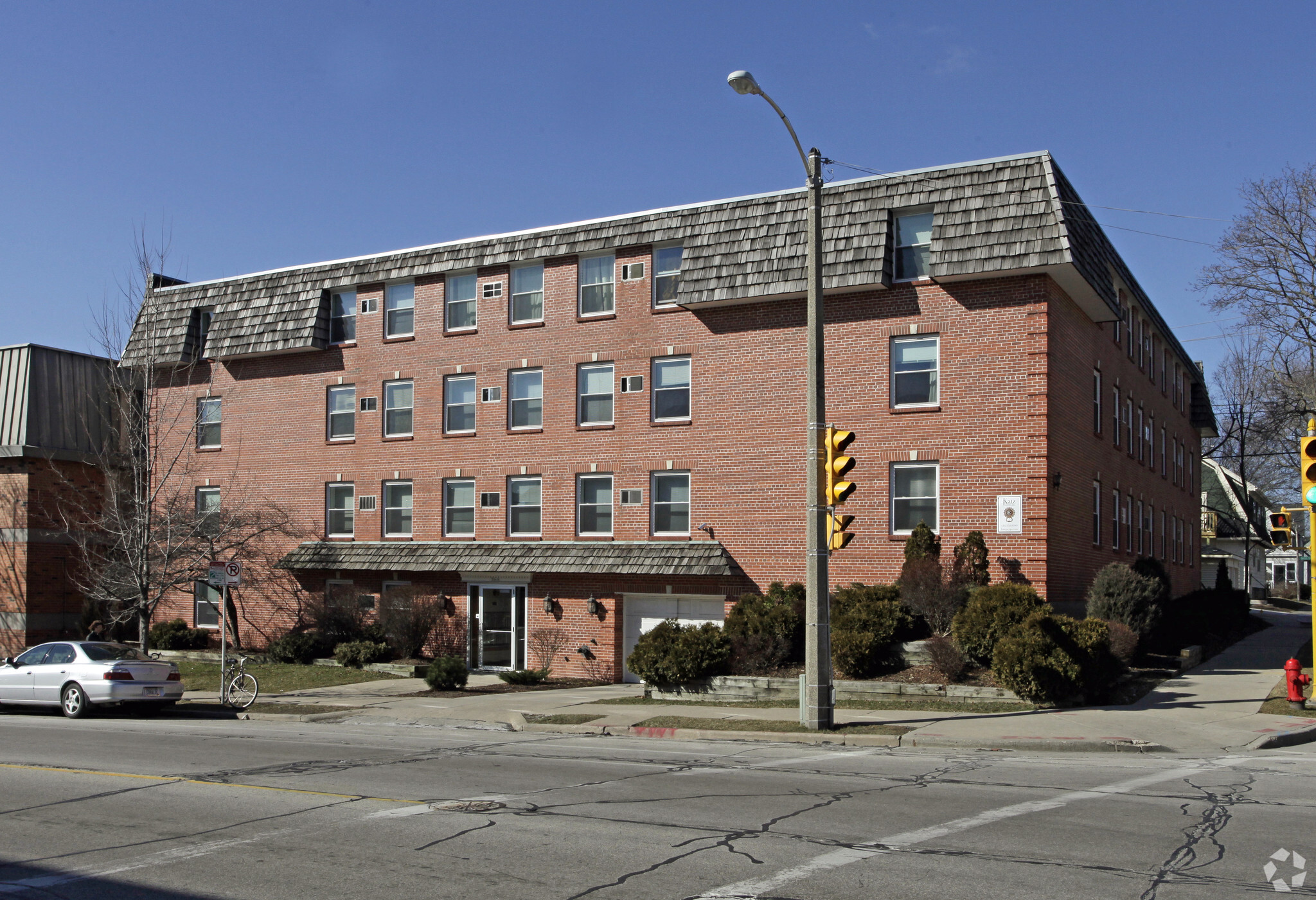 3069 N Oakland Ave, Milwaukee, WI for sale Primary Photo- Image 1 of 5