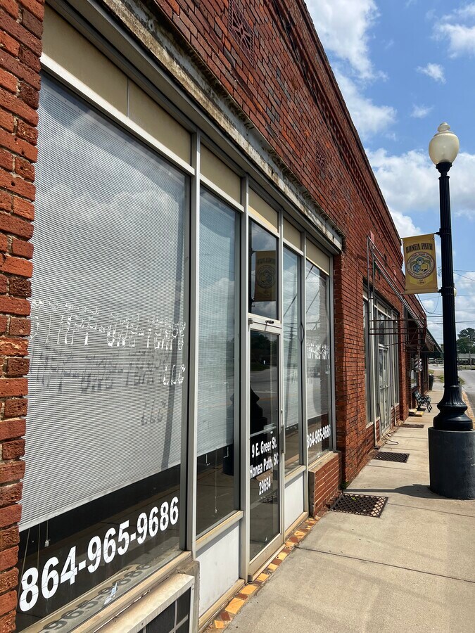 9 E Greer St, Honea Path, SC 29654
