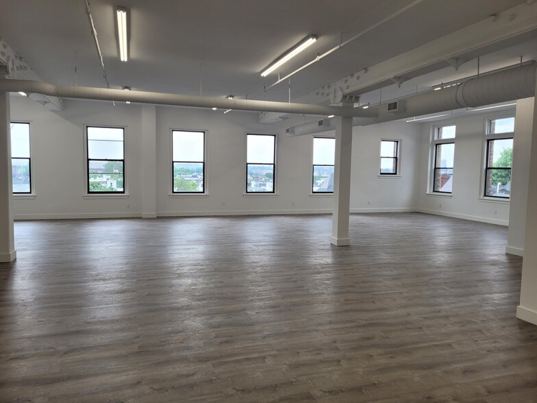 423 W Broadway, South Boston, MA for lease - Interior Photo - Image 1 of 12