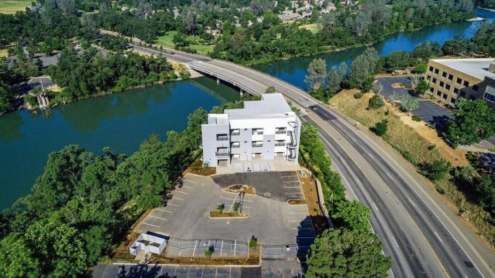 3951 S Bonnyview Rd, Redding, CA for lease - Building Photo - Image 1 of 15