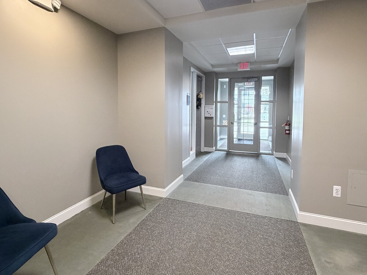 1310 S Main St, Ann Arbor, MI 48104 - Unit 0 -  - Interior Photo - Image 2 of 8