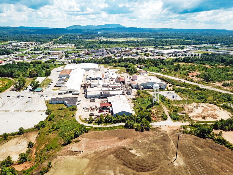 1800 Golden Springs Rd, Anniston, AL 36207