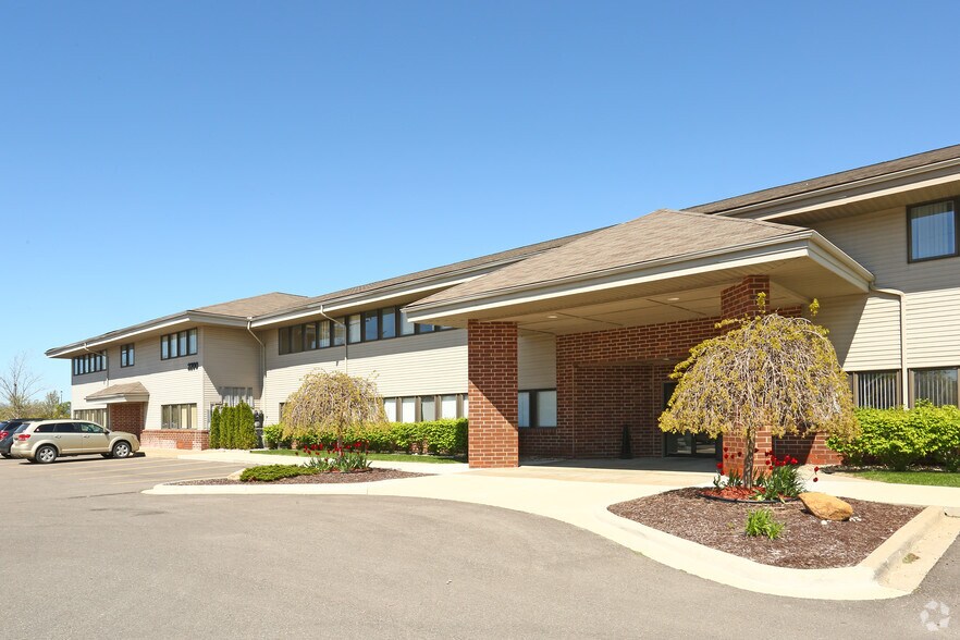 2200 N Canton Center Rd, Canton, MI for lease - Building Photo - Image 2 of 5