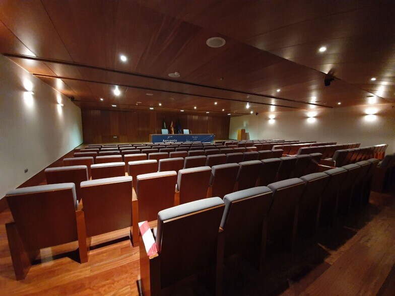 Office in La Rinconada for lease - Building Photo - Image 2 of 11