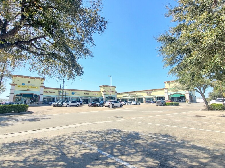 10925 Beechnut St, Houston, TX for lease - Building Photo - Image 2 of 4