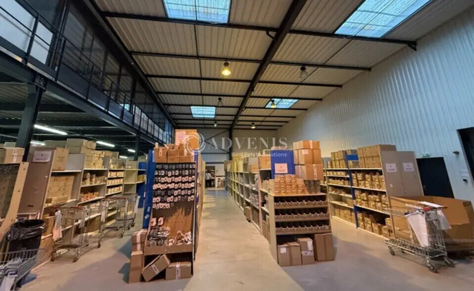 Flex in Fleurieux-sur-l'Arbresle for lease - Building Photo - Image 1 of 5