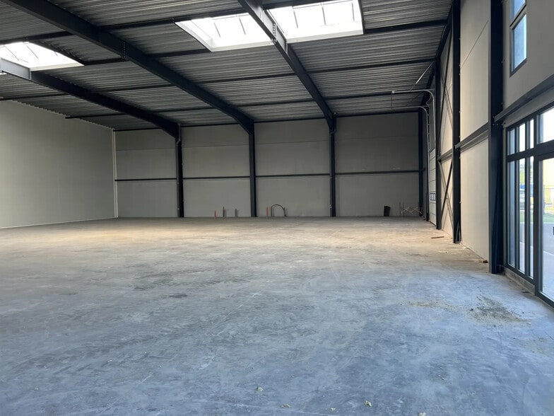 Route De Lille, Seclin for lease - Interior Photo - Image 2 of 6