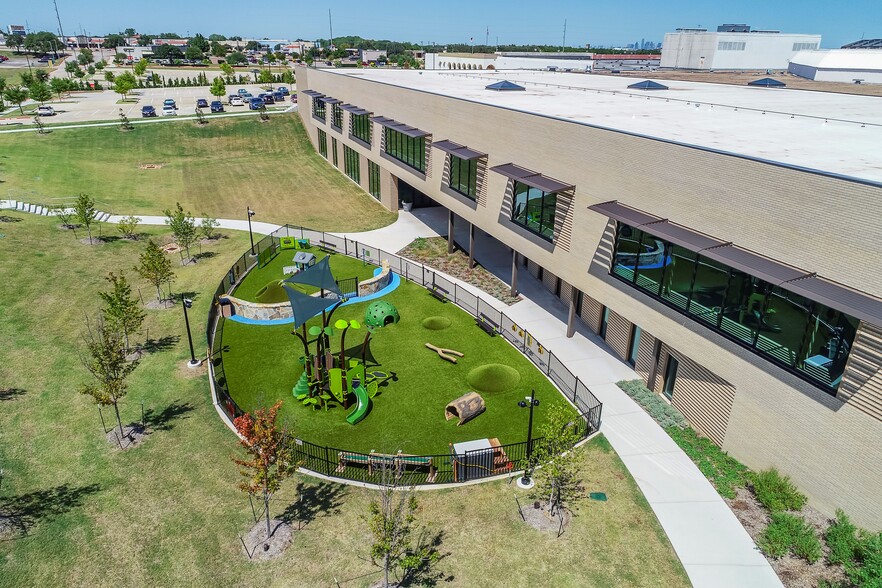 3662 W Camp Wisdom Rd, Dallas, TX for lease - Building Photo - Image 2 of 20