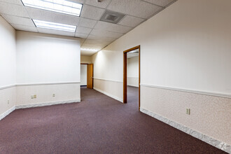 9500 Koger Blvd N, Saint Petersburg, FL for lease Interior Photo- Image 2 of 4