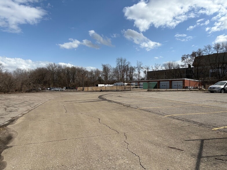 1011 Gorge Blvd, Akron, OH for sale - Building Photo - Image 3 of 18