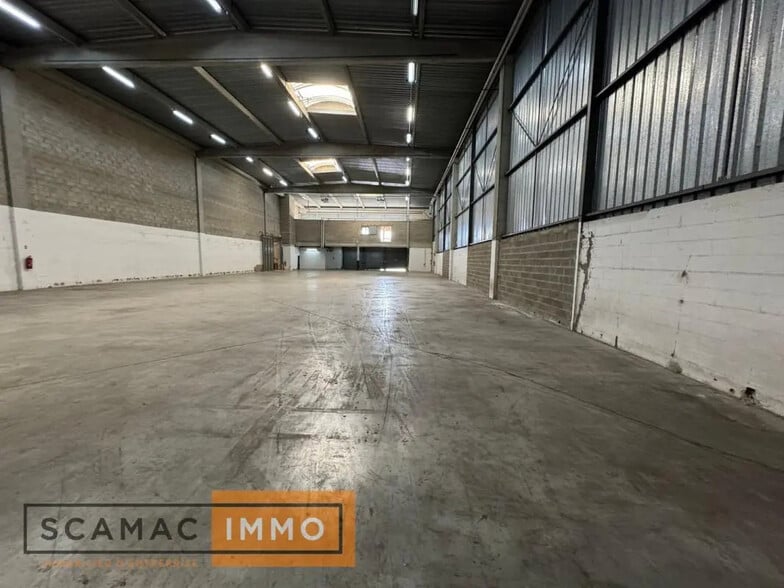 Industrial in Combs-la-Ville for lease - Building Photo - Image 3 of 13