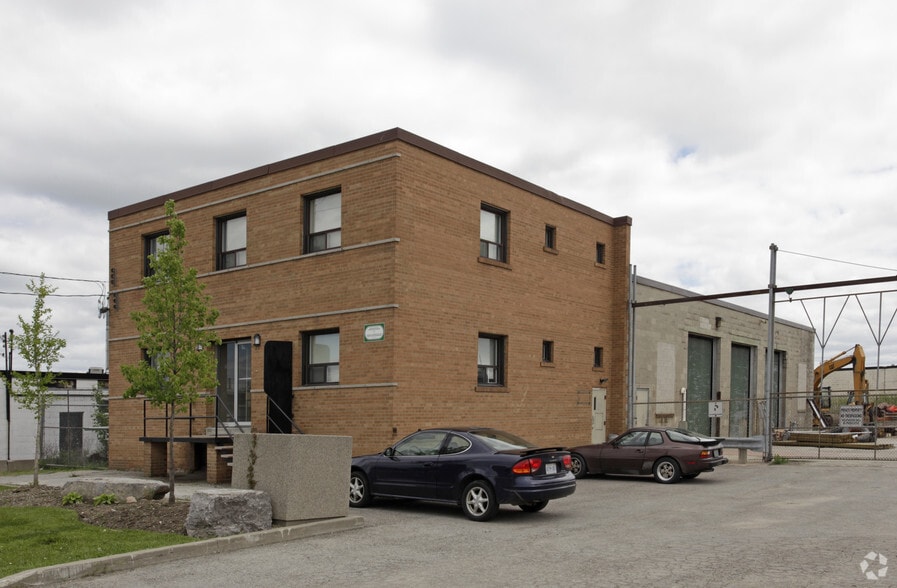 25 Taber Rd, Toronto, ON for sale - Primary Photo - Image 1 of 1