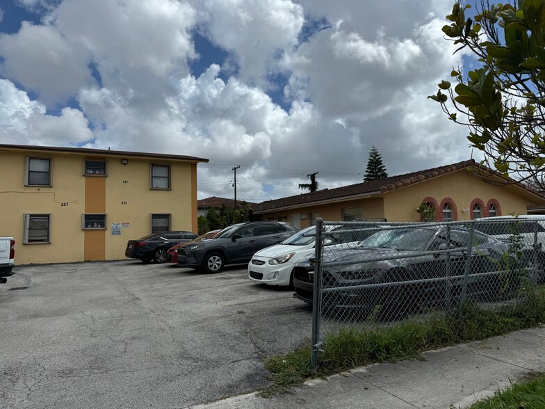 231 E 7th St, Hialeah, FL for sale - Building Photo - Image 3 of 35