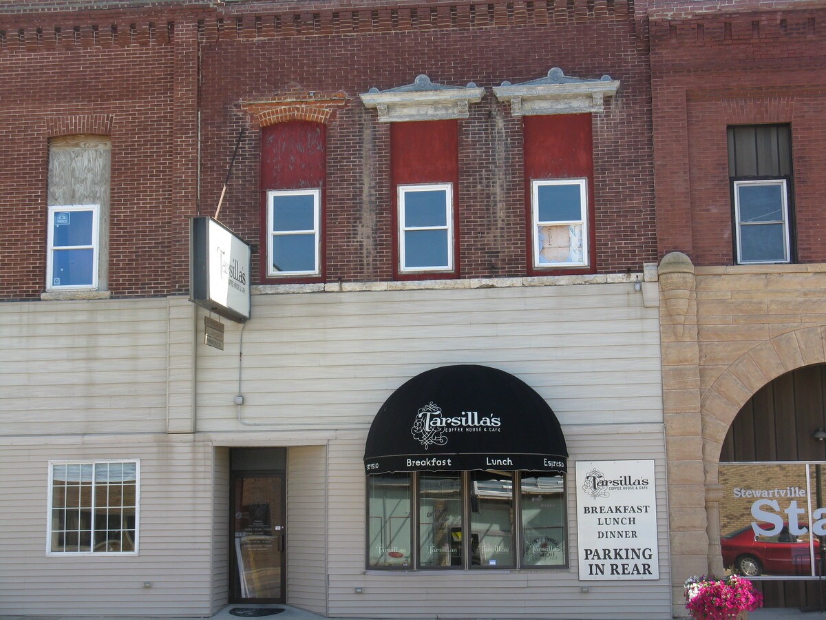 112 Main St N, Stewartville, MN 55976