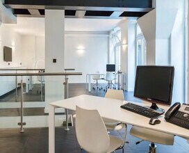 Office in Paris for lease Interior Photo- Image 1 of 6
