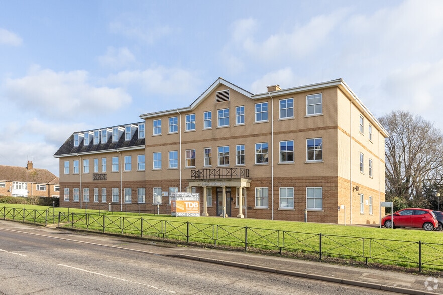 The Embankment, Wellingborough for lease - Primary Photo - Image 1 of 3