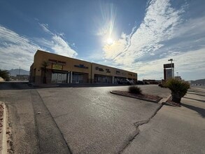 1060 Doniphan Park Cir, El Paso, TX for lease Building Photo- Image 1 of 2