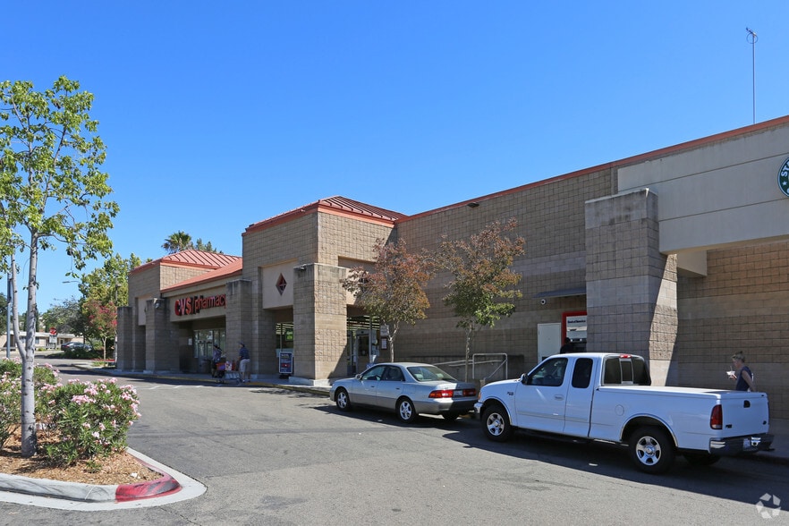 1560 W Valley Pky, Escondido, CA for lease - Primary Photo - Image 1 of 5