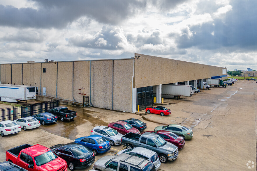 119 Regal Row, Dallas, TX for lease - Building Photo - Image 3 of 11