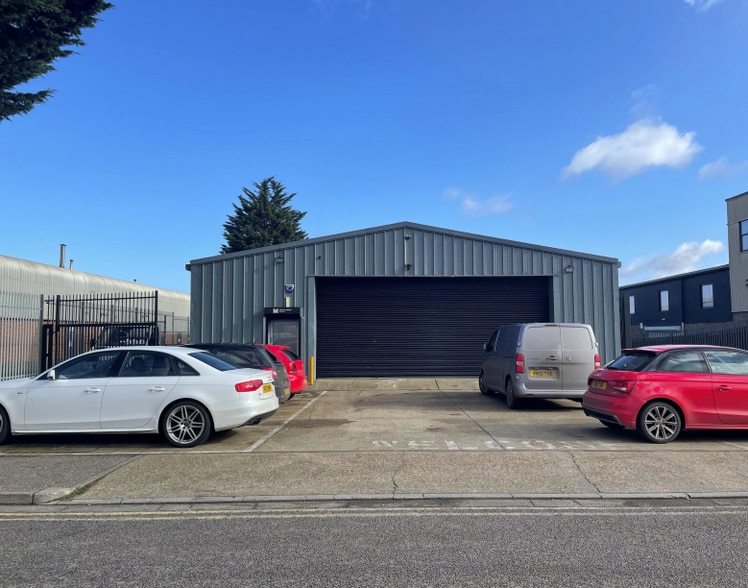 Lyon Way, St Albans for lease - Primary Photo - Image 1 of 1